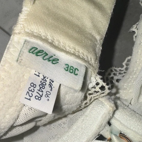 Aerie 34/36 C Elegant Lace Underwire Bra - Cream rub small “34” - Picture 4 of 4